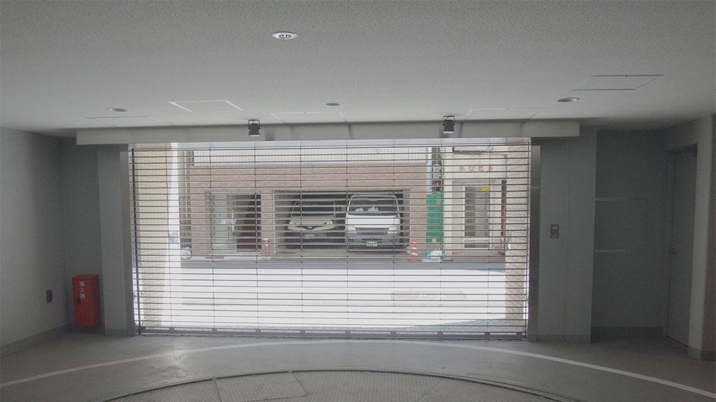 シャッター付き駐車場